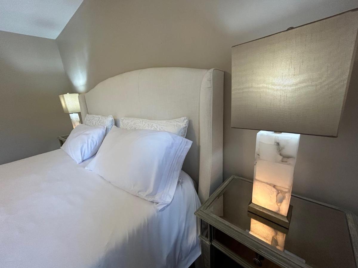 North Nanaimo Gem - Garden-View Room With Private Ensuite Bagian luar foto