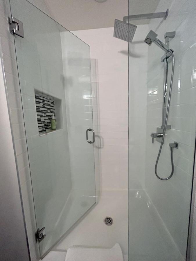 North Nanaimo Gem - Garden-View Room With Private Ensuite Bagian luar foto