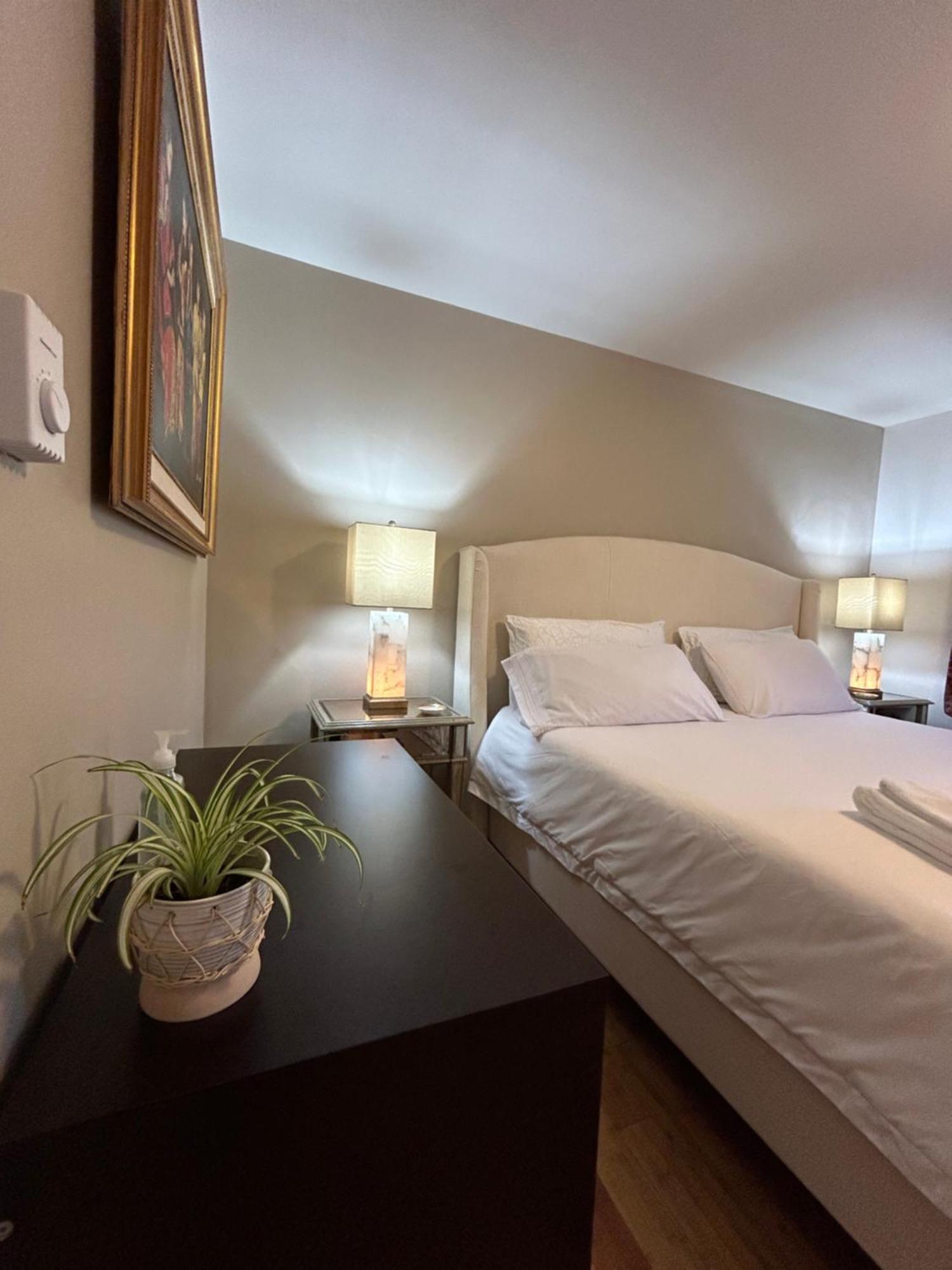 North Nanaimo Gem - Garden-View Room With Private Ensuite Bagian luar foto
