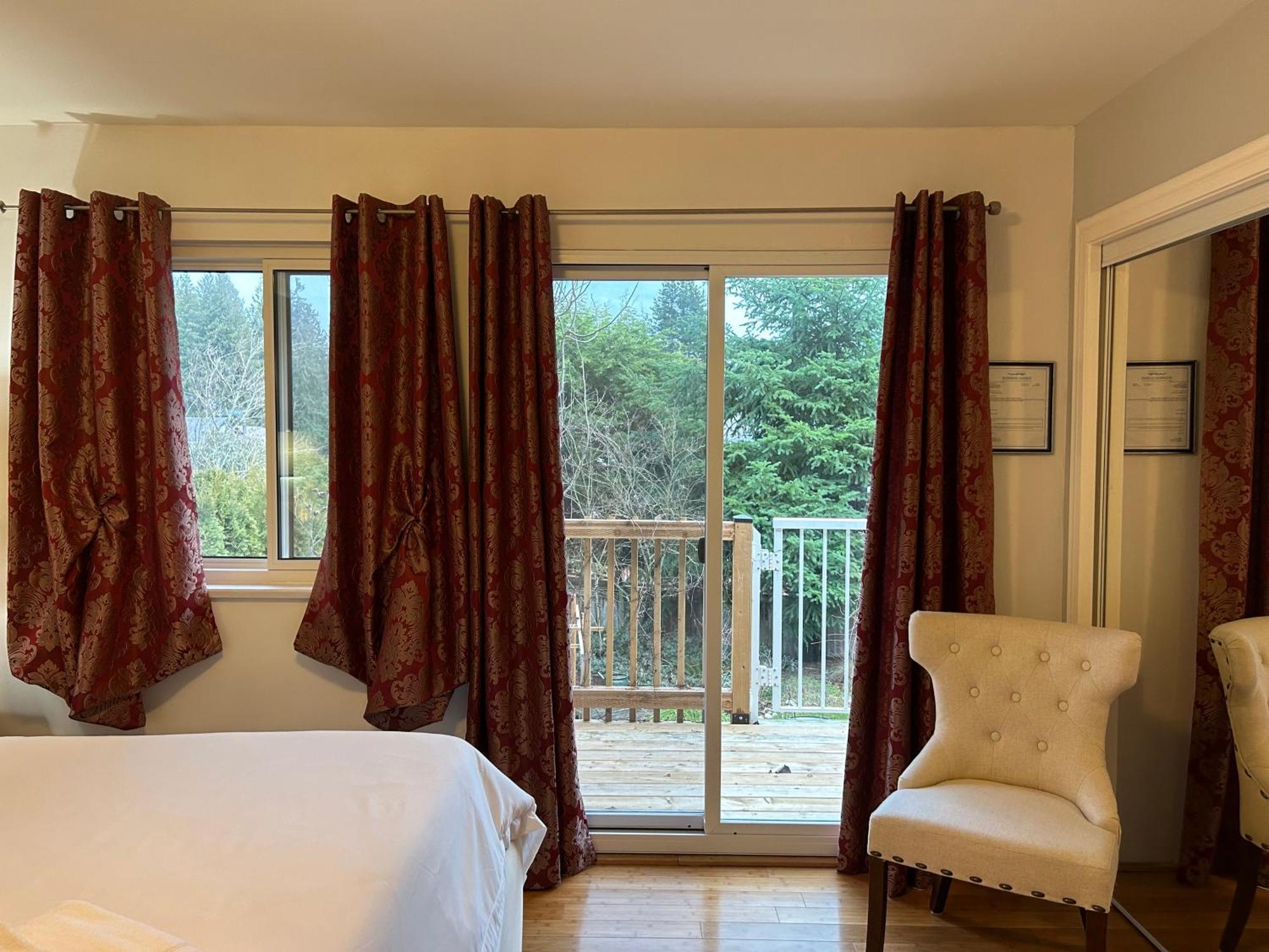 North Nanaimo Gem - Garden-View Room With Private Ensuite Bagian luar foto