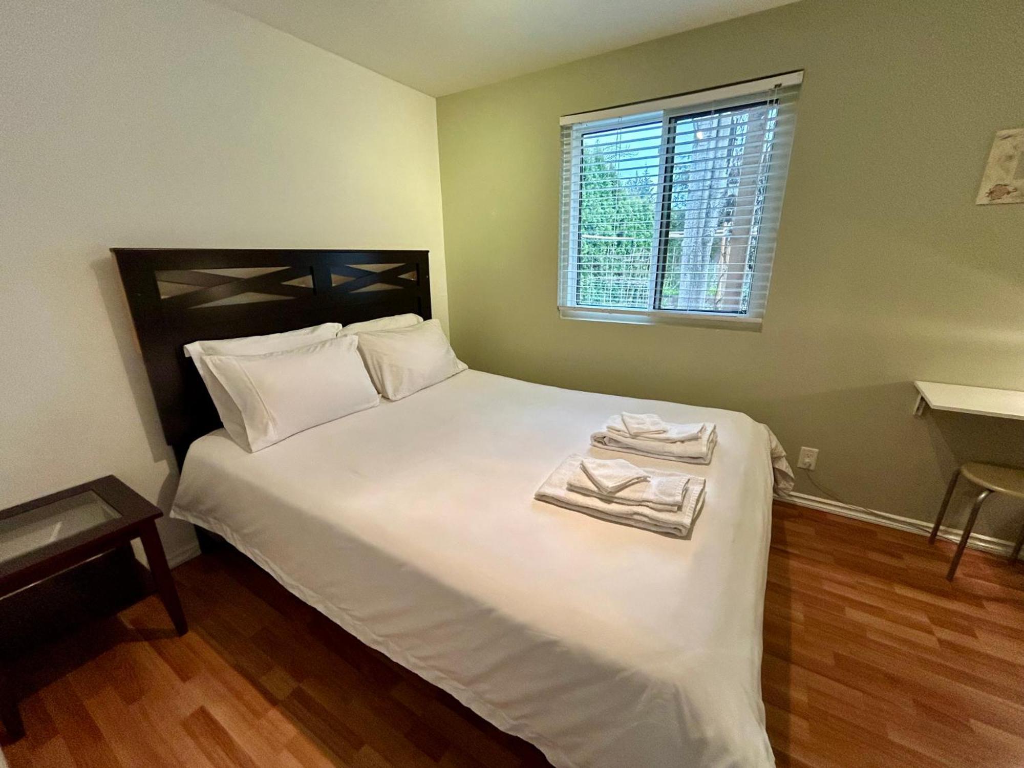 North Nanaimo Gem - Garden-View Room With Private Ensuite Bagian luar foto